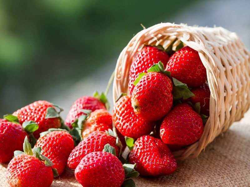 strawberry for teeth whitening remedies