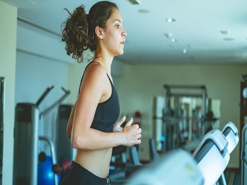 women at treadmill