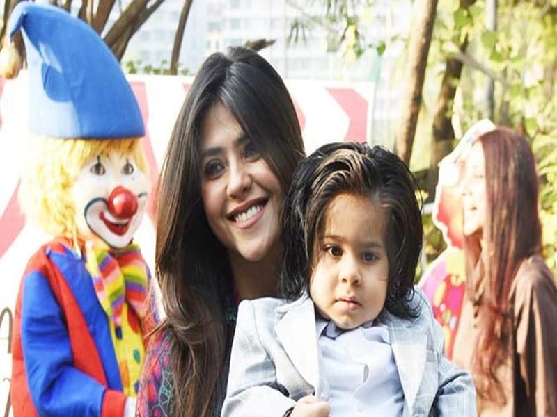 ekta kappor with son