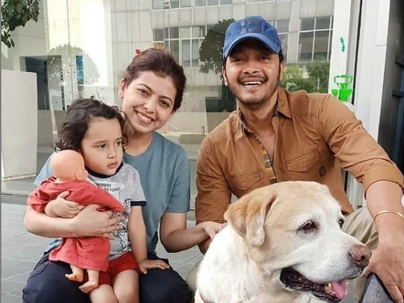 shreyas talpade with kid